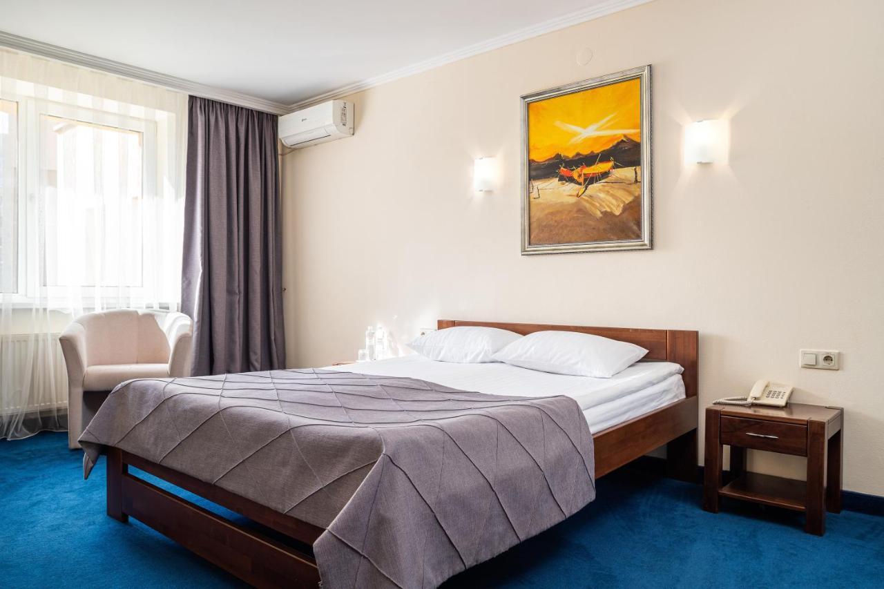 Sonata Hotel & Restaurant "Готель Соната" Lviv Eksteriør billede